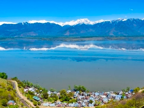 Offbeat places in Kashmir - Watlab Lake